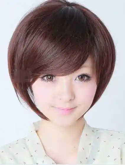 时尚波波头发型展现少女的甜美可爱气质