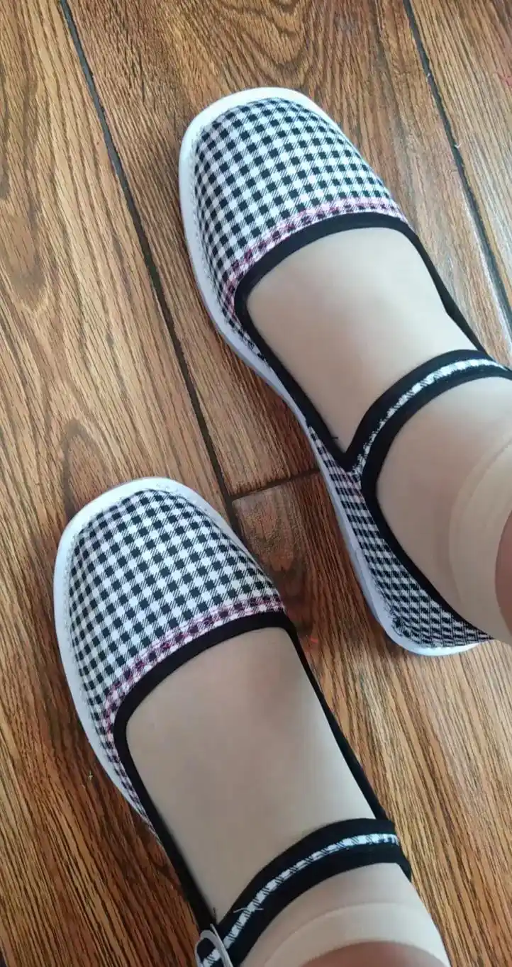 白塑料底一带方口布鞋 - 抖音