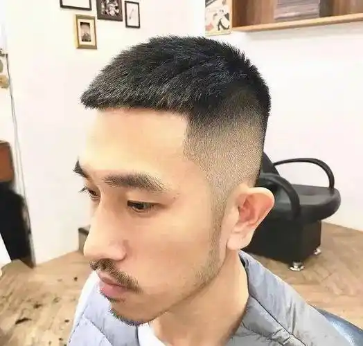 夏季男生流行发型 潮男必剪的男生短发_时尚_层次感_修剪