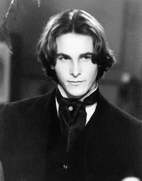 作为以"橡皮人"闻名好莱坞的优秀演员,贝尔几乎可以为塑造好一个角色