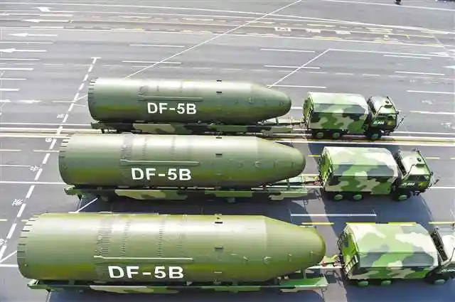 东风-5b核导弹方队:参加受阅的东风-5b核导弹方队,主体由火箭军某