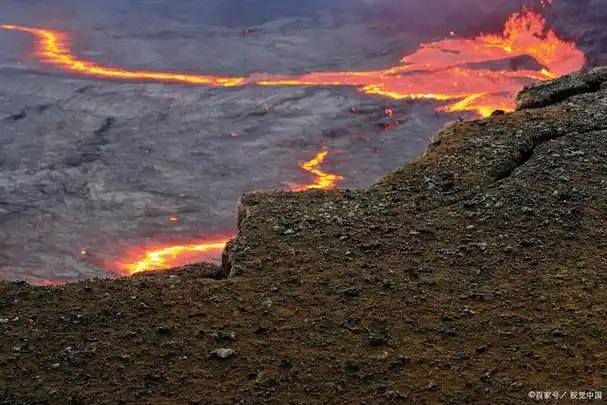 火山之旅:走进中国唯一的活火山五指山