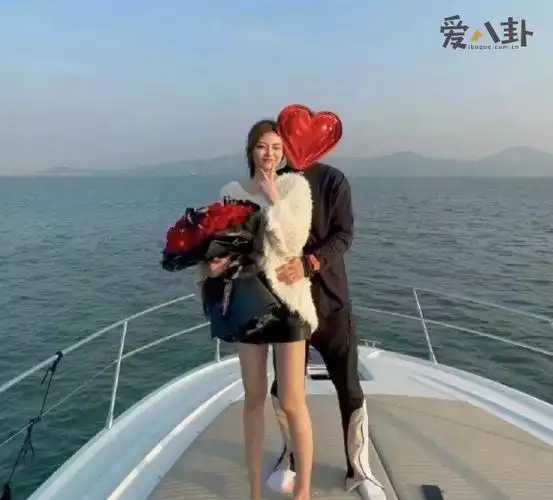 发声,称两人在去年三月份的时候就已经分手了,现在只是普通朋友关系