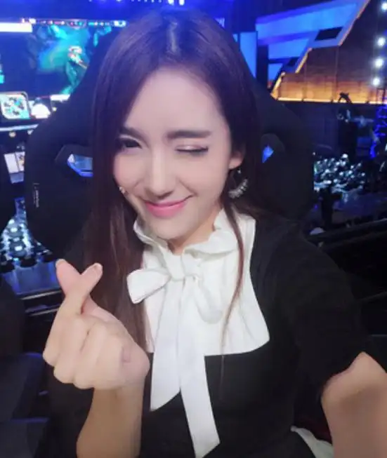 lol女主播最想删的照片时隔5年重回解说台从女神变成村姑