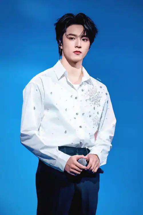 刘耀文 十九赫辰势破渊颂无虞# lyw#刘耀文 唱跳rap全能ace# 

带着