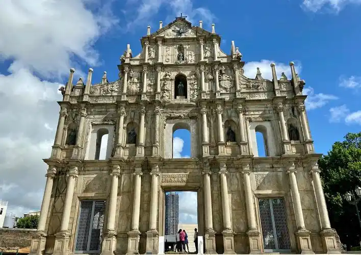 澳门大三巴牌坊.