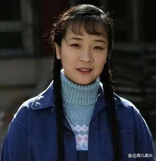 姚晨2009年,孙红雷和姚晨搭档,两人都在新剧《潜伏》中有不小的戏份.