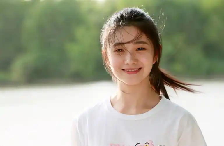 新任谋女郎横空出世,00后小花又出潜力股,谁是下一站天后?