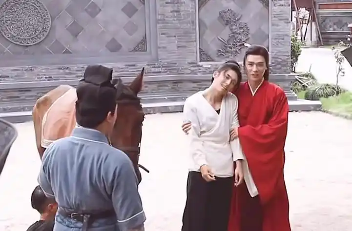 《山河令》花絮骑马名场面来了!阿絮下马失败多次,老温吐槽碰瓷
