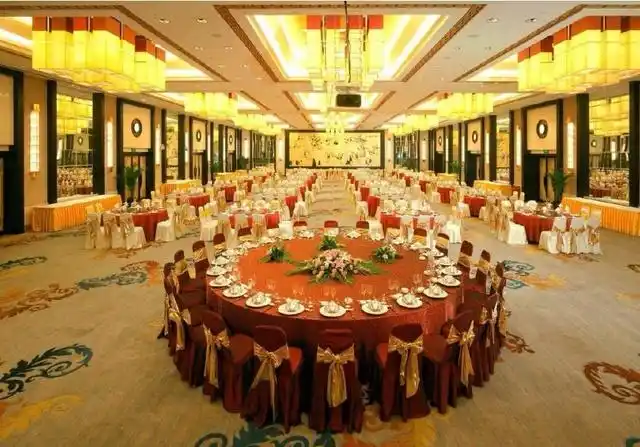 1/12 高档豪华五星级酒店宴会大厅-不知道消费怎么样