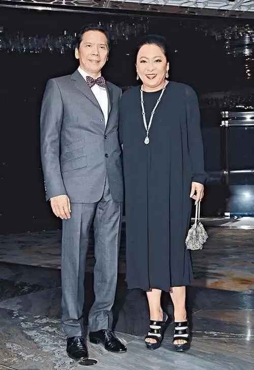 "向太"陈岚:戴75克拉巨钻,永远站c位,年轻时美貌不输关之琳