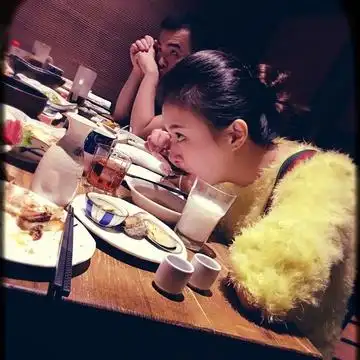 来自:豆瓣相册               坐在对面吃饭的人们        囍