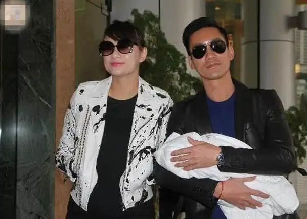 揭秘黄伊汶陈国坤怎么相恋 两人甜蜜恋情经过大公开