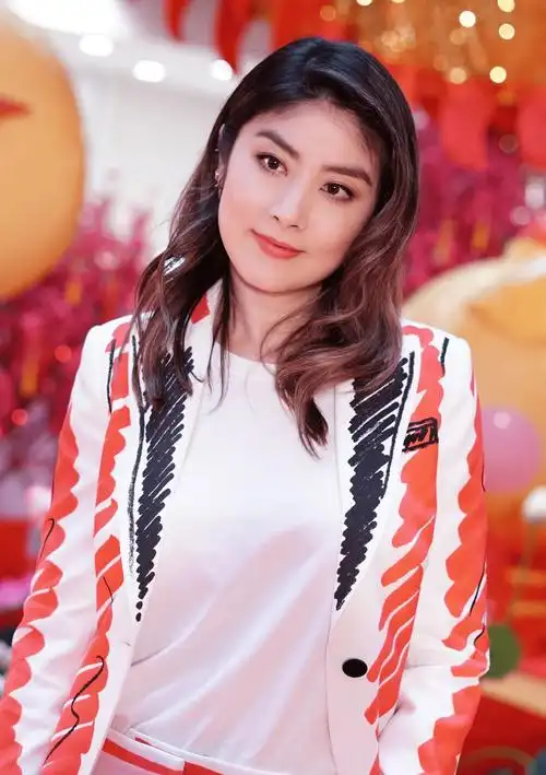 原创著名歌手陈慧琳和富家子弟相恋16年婚后生两子如今怎样了