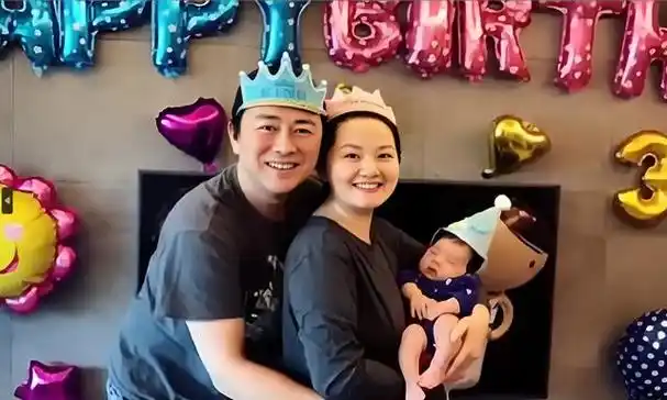 主持人蒋小涵嫁圈外老公36岁大龄生子完美的贤妻良母