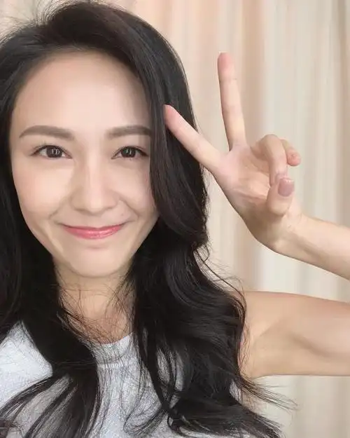 《某日某月》30岁汤怡首担正演高中女神 现在才是最好的时机