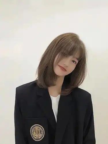 甜过初恋的齐肩发型