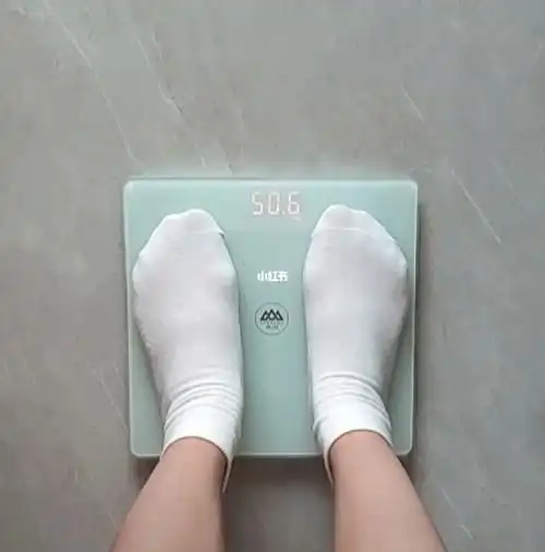 每天都盼着长体重,今天下午一直在吃东西,吃完立马称体重,终于到100斤