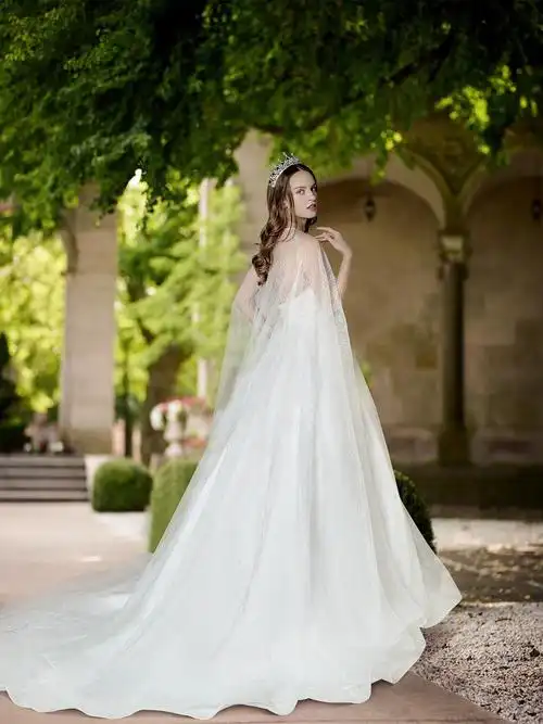 主婚纱森系梦幻简约仙气披肩高档婚纱套餐