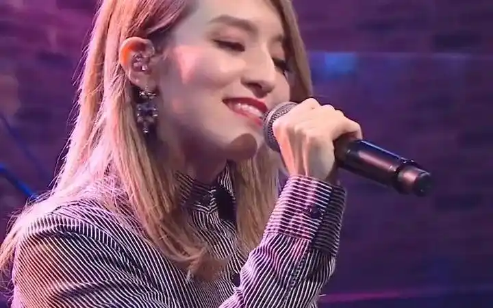 这首下雨天是梁心颐作为南拳妈妈女主唱留下的脍炙人口的歌曲,是不是