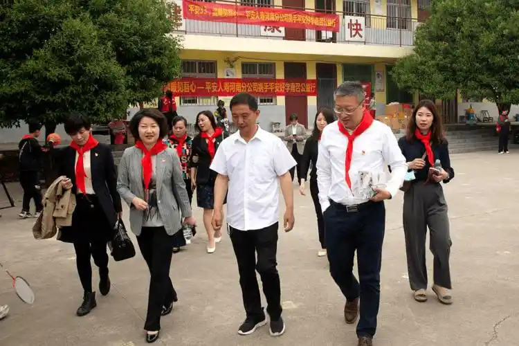 平安人寿河南分公司携手平安好学赴南召山村公益行