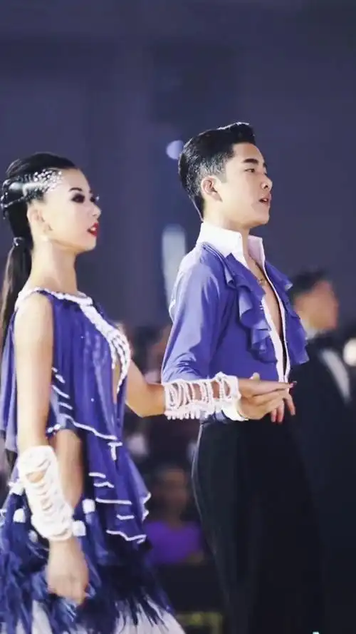 直播让王崇墨当着全国网友的面检讨早恋,李茉晗王崇墨继续好好跳伟缮