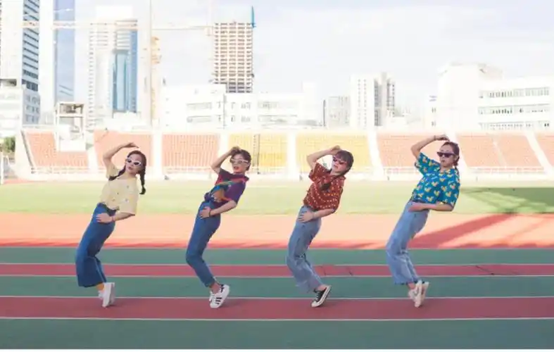 朋友一起拍照姿势图片