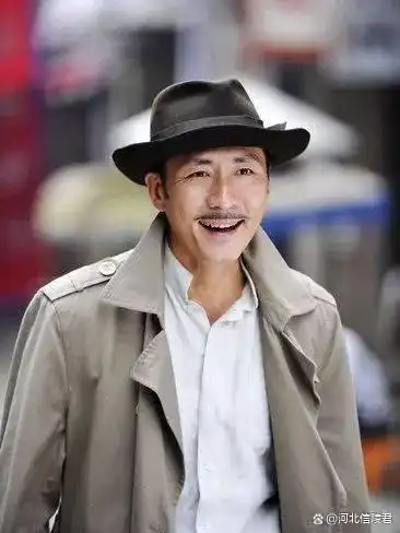 其实,李元芳与燕双鹰只是张子健在老同学钱雁秋的剧组经常扮演的两个