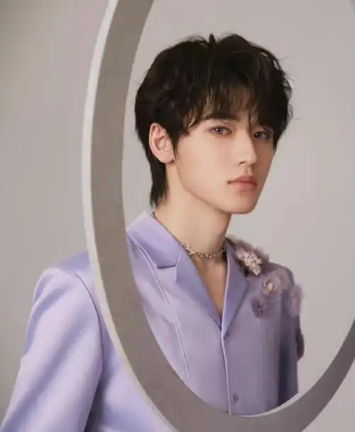 宋亚轩珍珠戒指##宋亚轩刘耀文新歌上线双人合照##宋亚轩鲜花西鞍