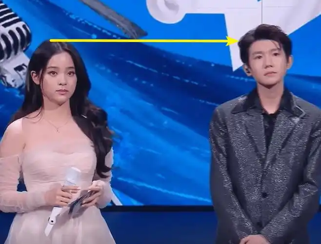 175cm王源和欧阳娜娜站一起,身高差令人意外,谁撒谎很显然_差距_网友