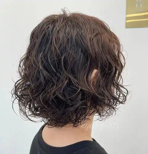 短发满头卷,头发再少烫了也好看!_修剪_美发_视频