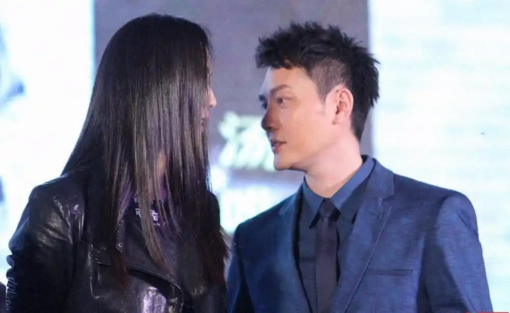 明星间的深情对视