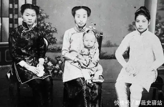 罕见老照片:民国大户人家妻妾合影,最后一张是曾国藩的外孙女!
