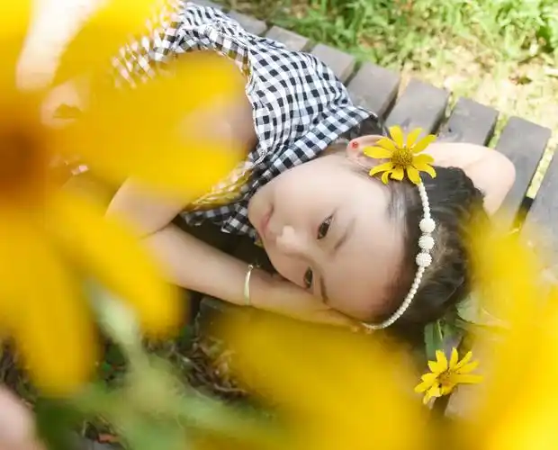 人物摄影儿童摄影 花与小女孩