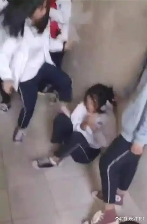 近年来,校园霸凌现象层出不穷,屡禁不止,究其原因,除了孩子自身的心理