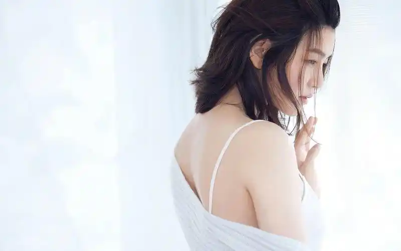 陈妍希《男人装》性感写真图片桌面壁纸-港台明星-手机壁纸下载-美桌