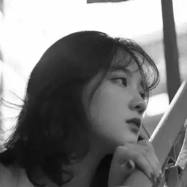 黑白伤感的女生头像错过了就是陌路