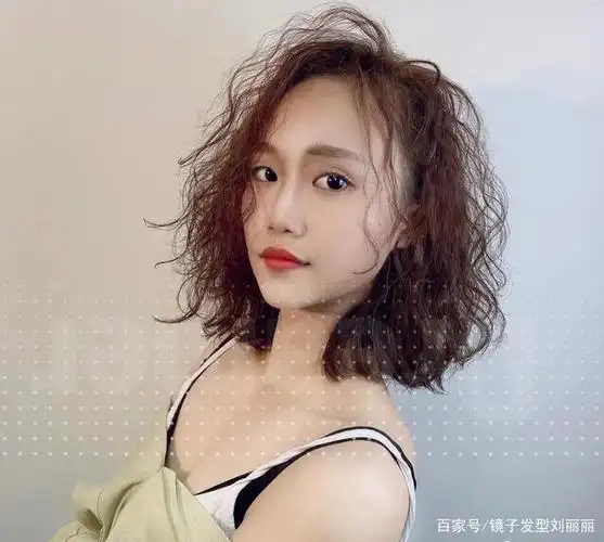 最洋气烫发20款,蓬松时尚显发量,适合头发细软少的女性