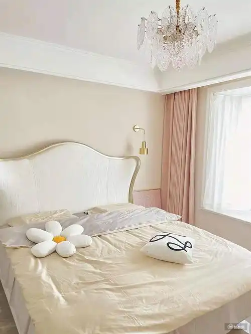 暖色系装修效果图 轻奢 三室两厅两卫