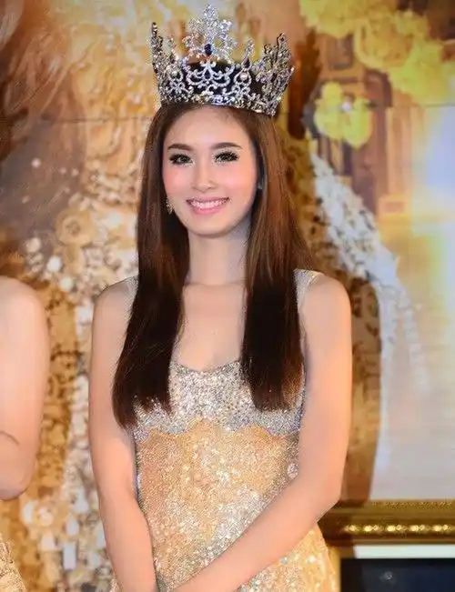 37岁泰国最美变性人poyd宣布订婚,与富商未婚夫相识20