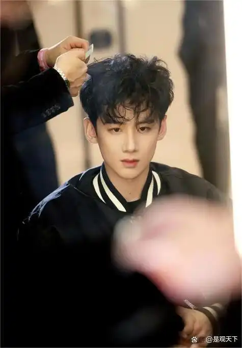 但是在出道前,白敬亭的反差感也是拉满的.