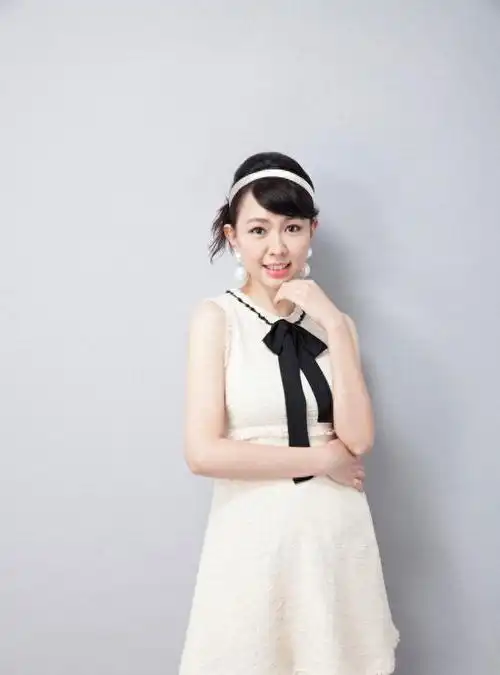 42岁卓依婷罕见露脸现身三亚,与她曾经的模样相比,简直判若两人|歌曲