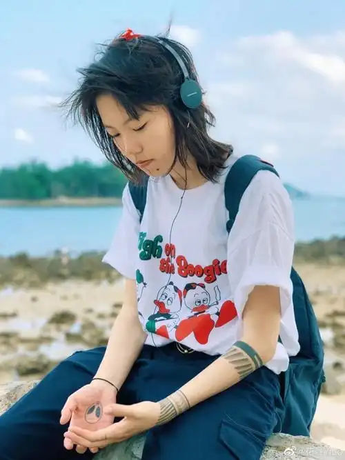 窦靖童:26岁,不乖但不坏.