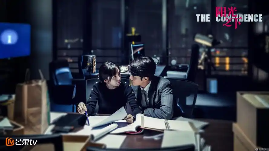 剧照近期电视剧《阳光之下》话题不断,从前期封潇声对柯滢的恐吓威胁