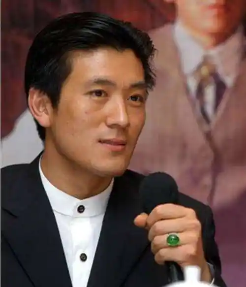 会赚钱,还会演戏,相信天仙配大家都看过,他就是柳永的扮演者——杨子