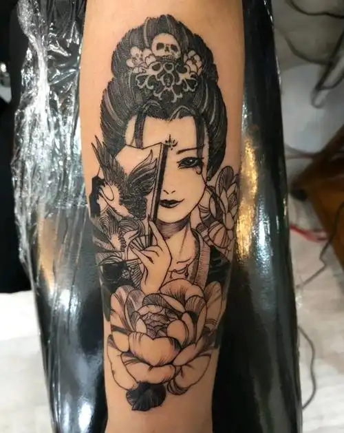 小臂艺伎纹身图片_手臂新传统纹身图案