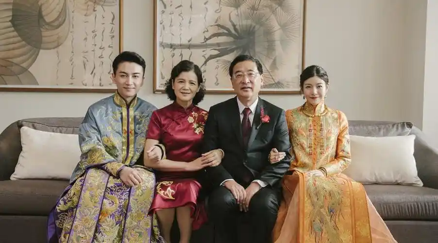 陈晓陈妍希北京举办婚礼 温馨全家福伴郎伴娘曝光