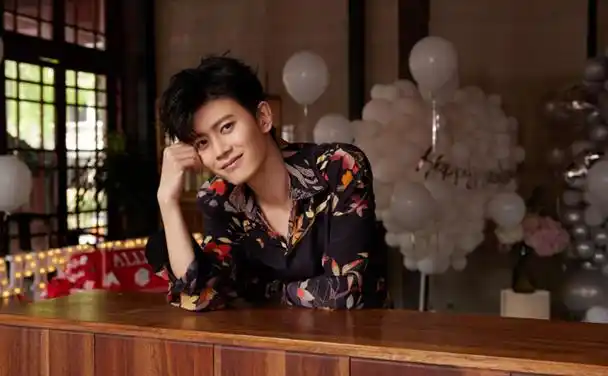 任嘉伦的荣耀之路:一个平凡少年的成长传奇_挑战_梦想_表演