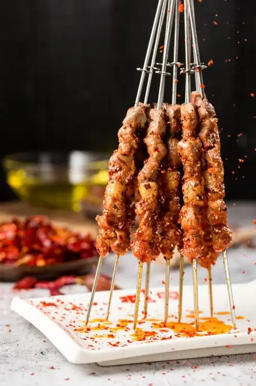 9秒100元现金劵~更有集赞送6串羊肉串,吃烧烤优选之地~逛完商场直接和