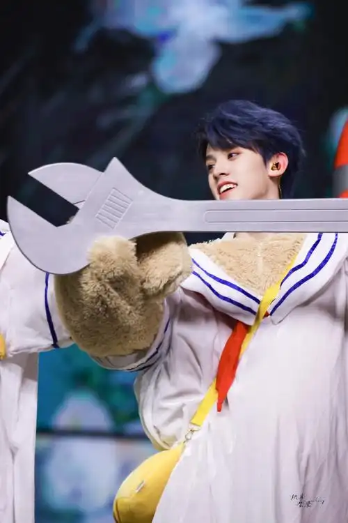 今日星拍放送##左航大连演唱会蓝海应援##你追时代峰峻艺人的原因